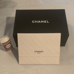 CHANEL Black and White Branded Gift Box Duo